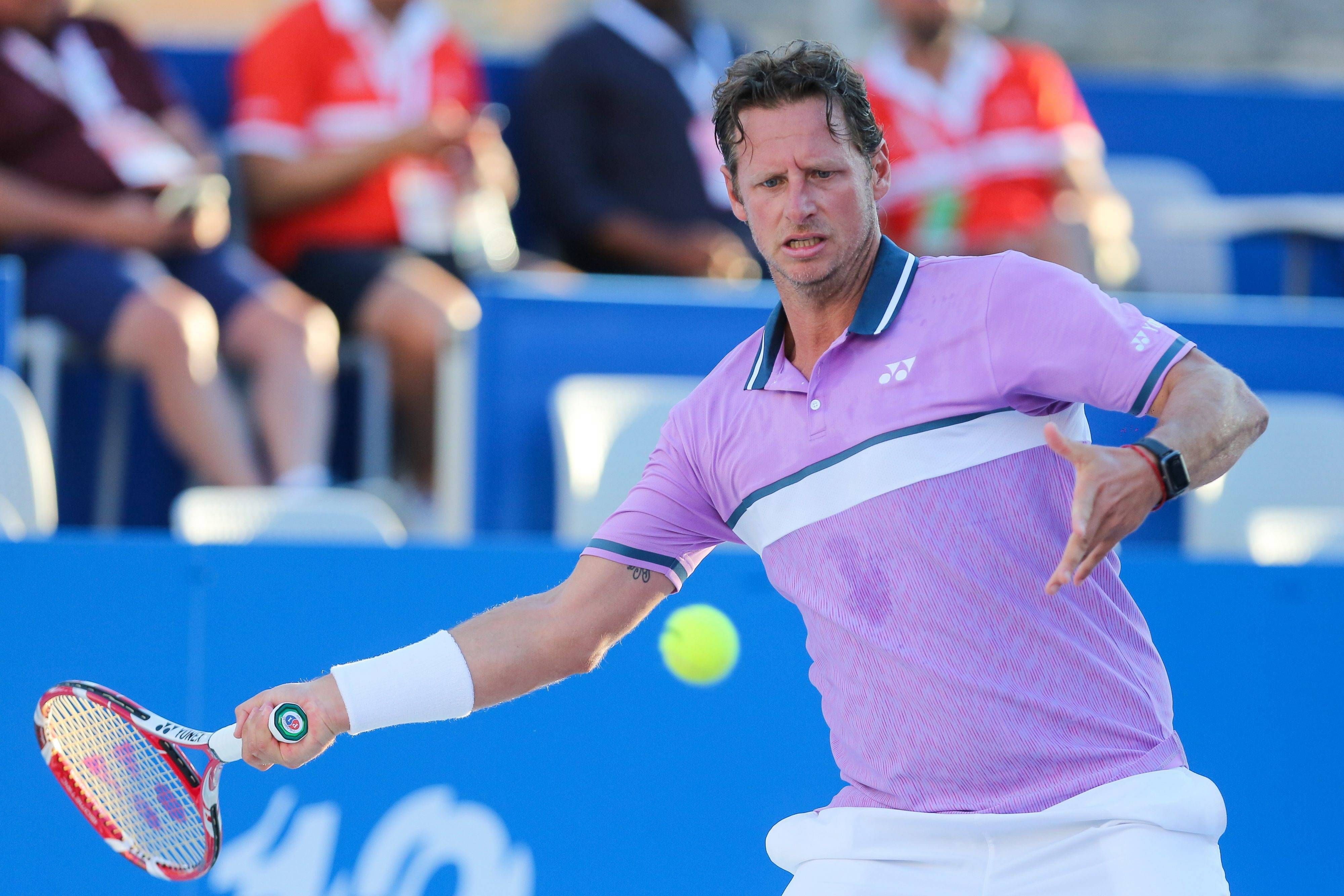 Nalbandian jugando un partido en la actualidad.