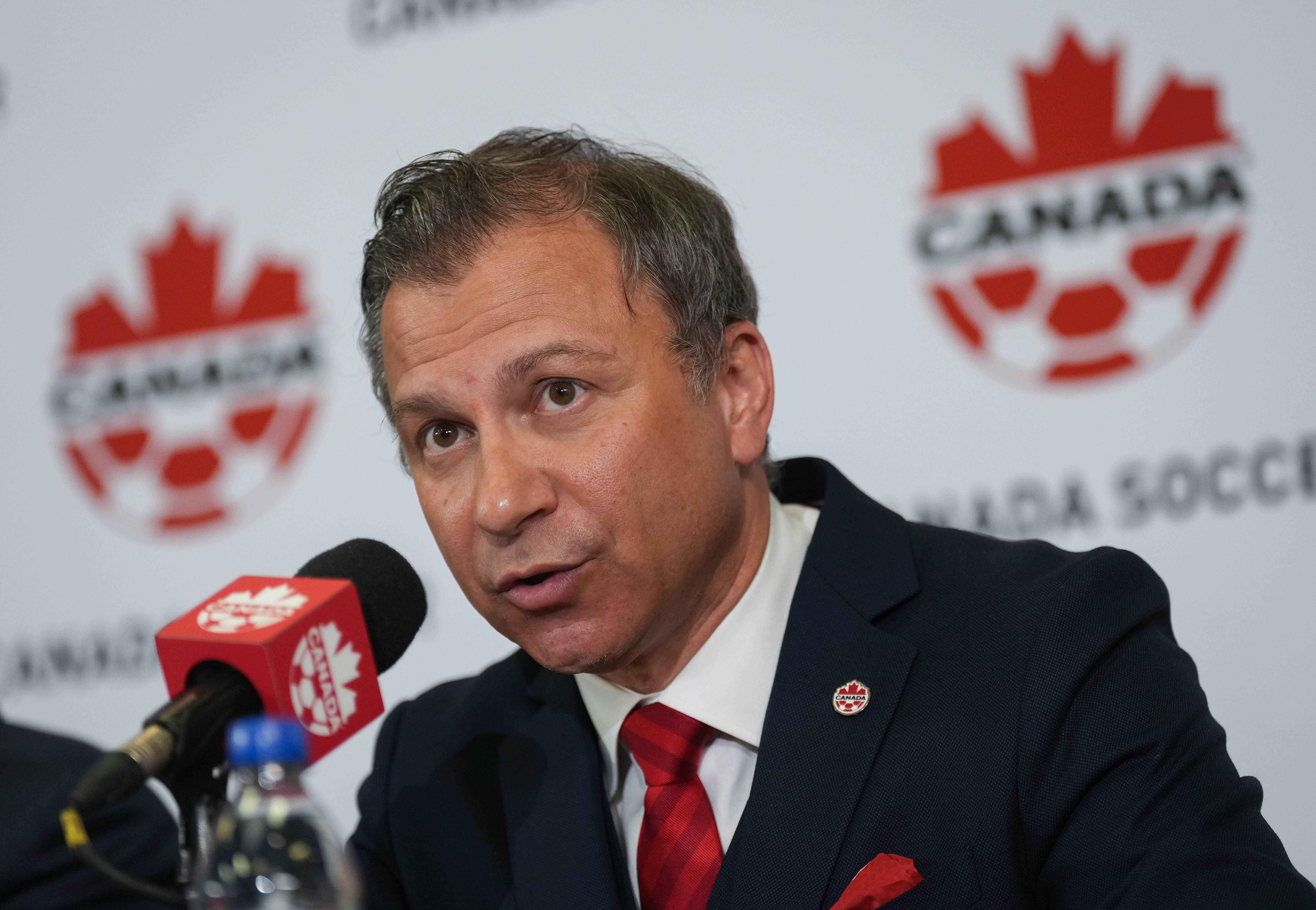  Nick Bontis expresidente de la federación de futbol de Canada.