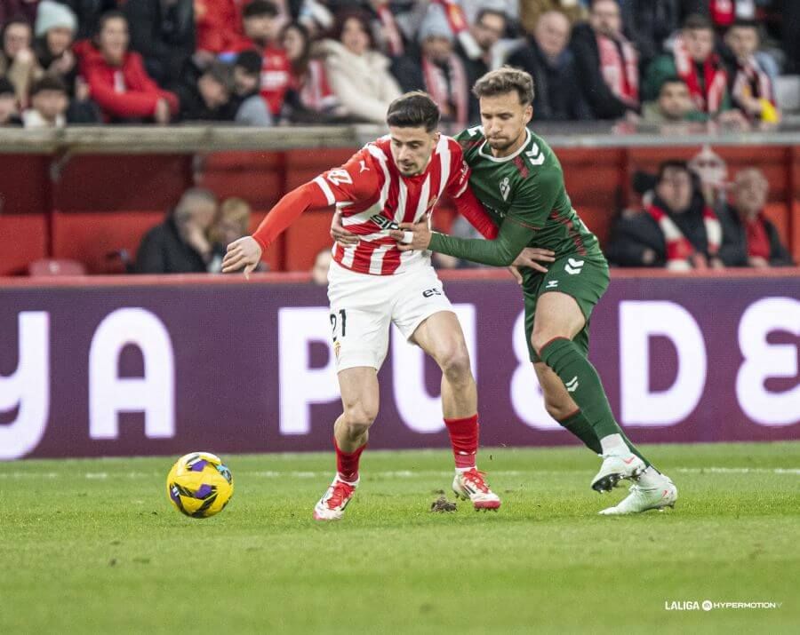  Nico Serrano, durante el Sporting-Eibar.