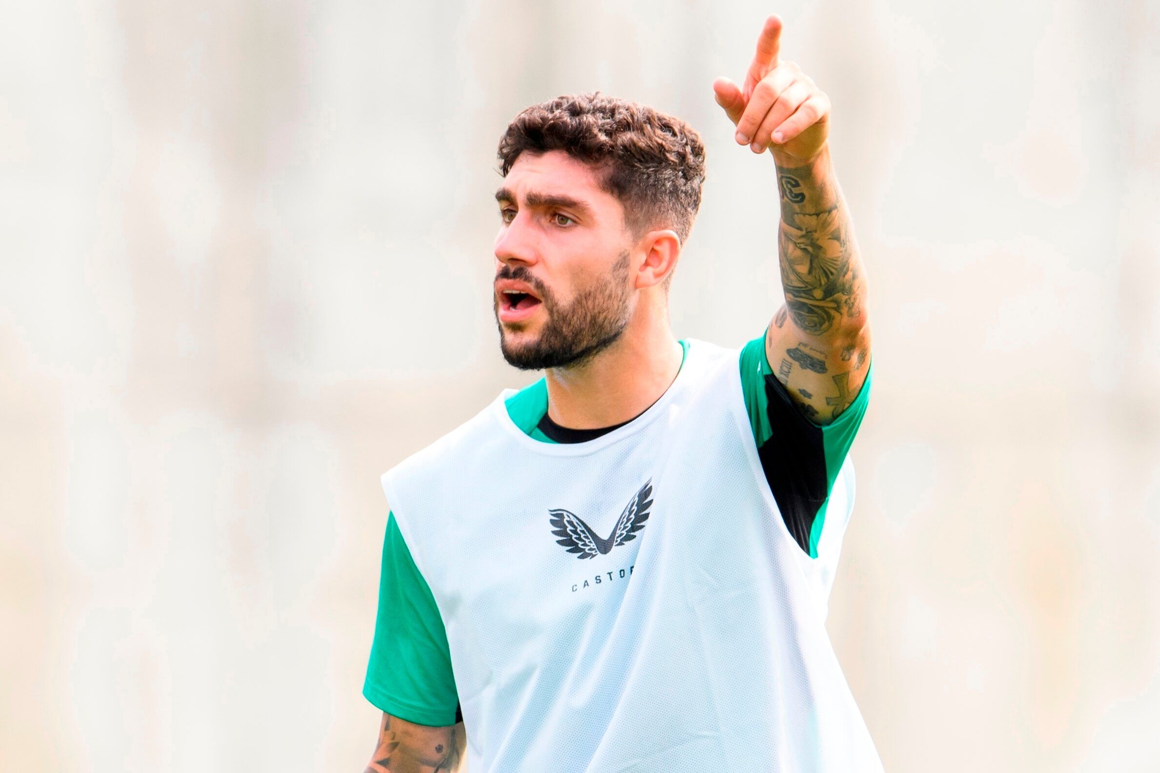  El cedido central Unai Núñez se entrena en Lezama.