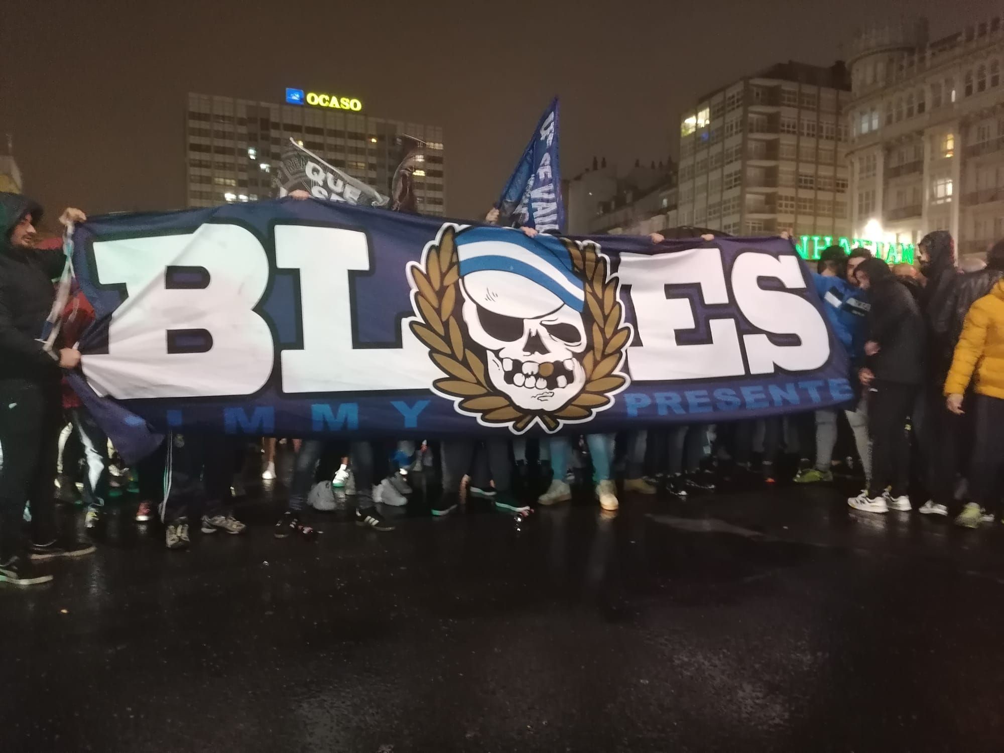  Pancarta del grupo de ultras Riazor Blues.