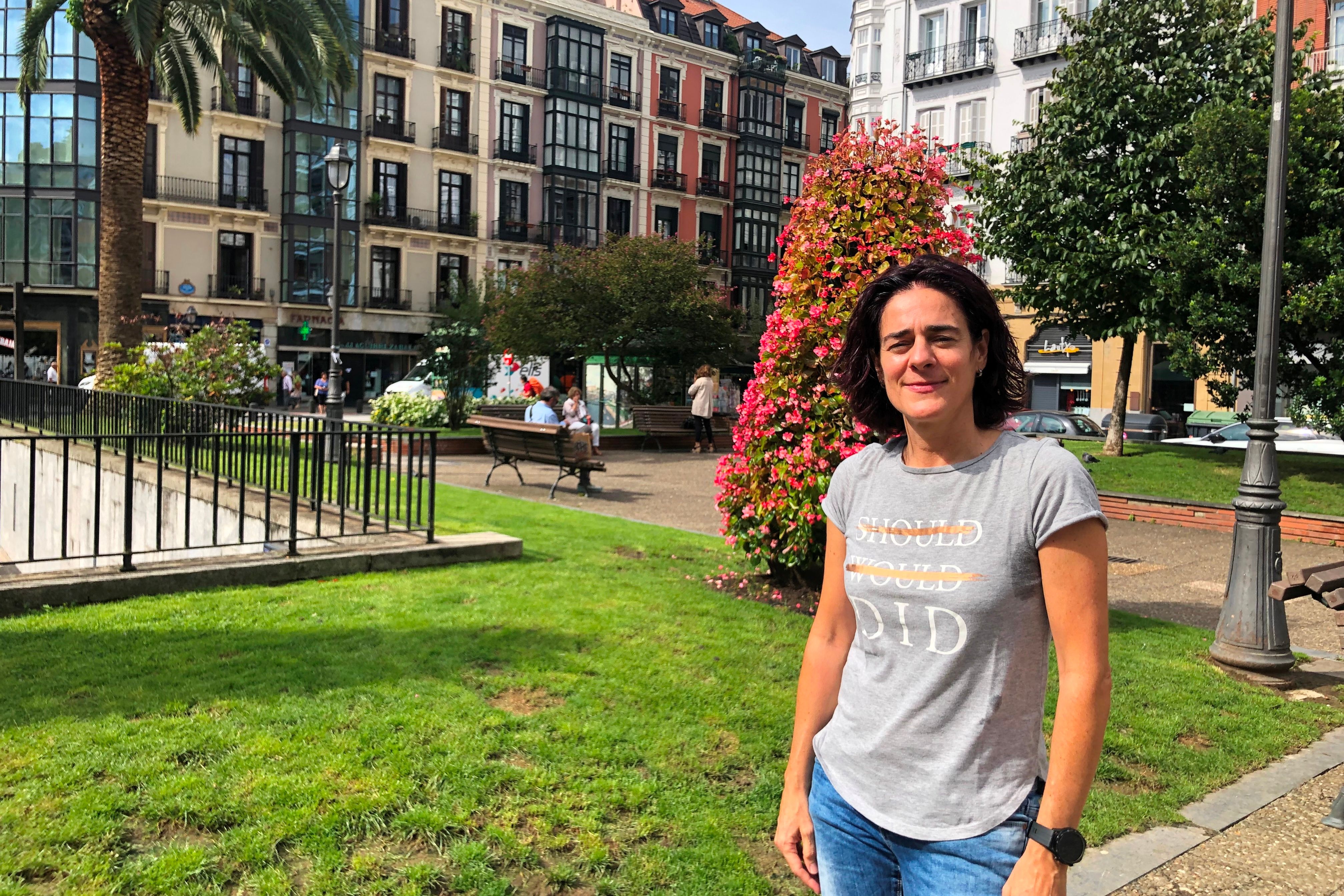  La periodista y exjugadora Cristina Pintor atiende a ElDesmarque Bizkaia en El Ensanche de Bilbao.