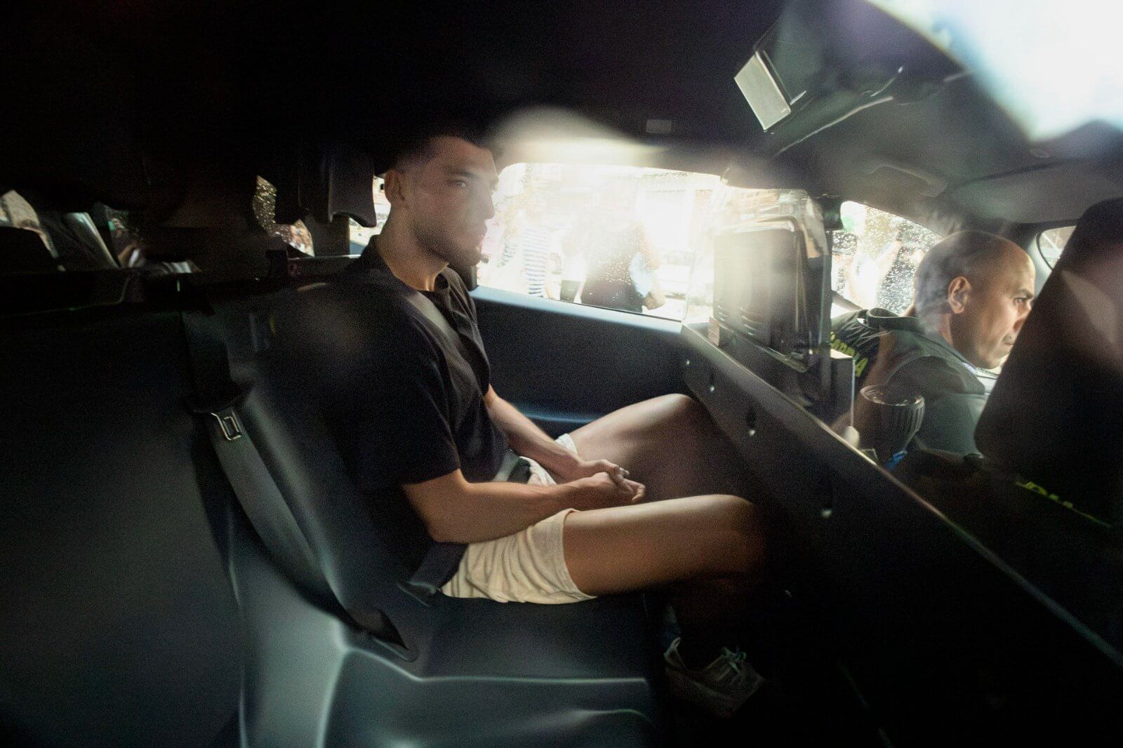  Rafa Mir, en el coche de la Guardia Civil de camino al juzgado.