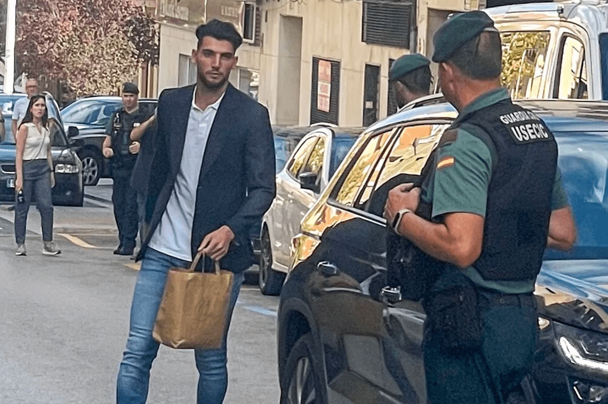 Rafa Mir sale del juzgado