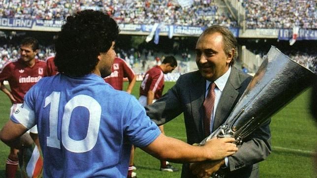  Retirada del número de Maradona.jpg