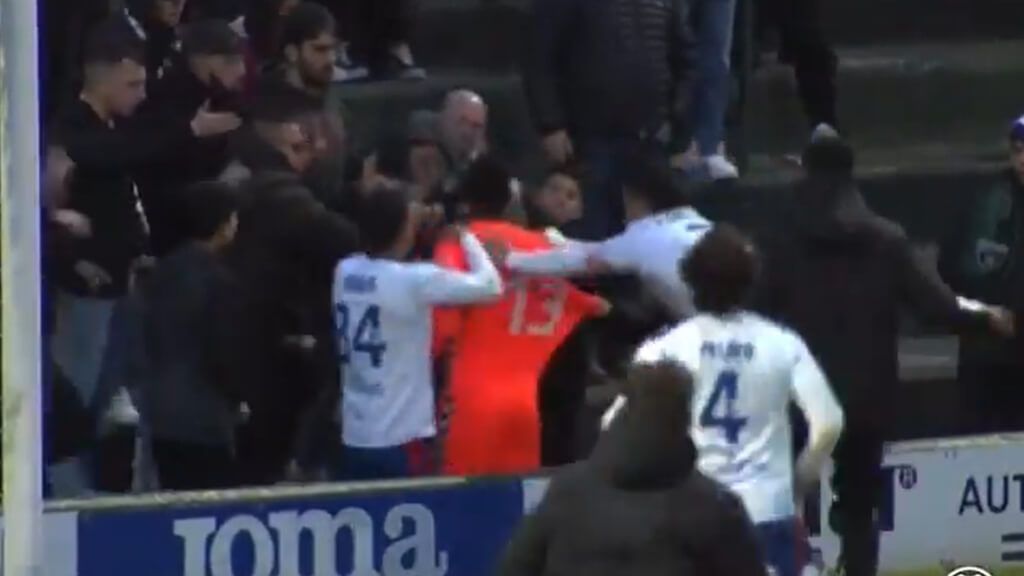  Cheick Sarr se encara con la grada del Sestao