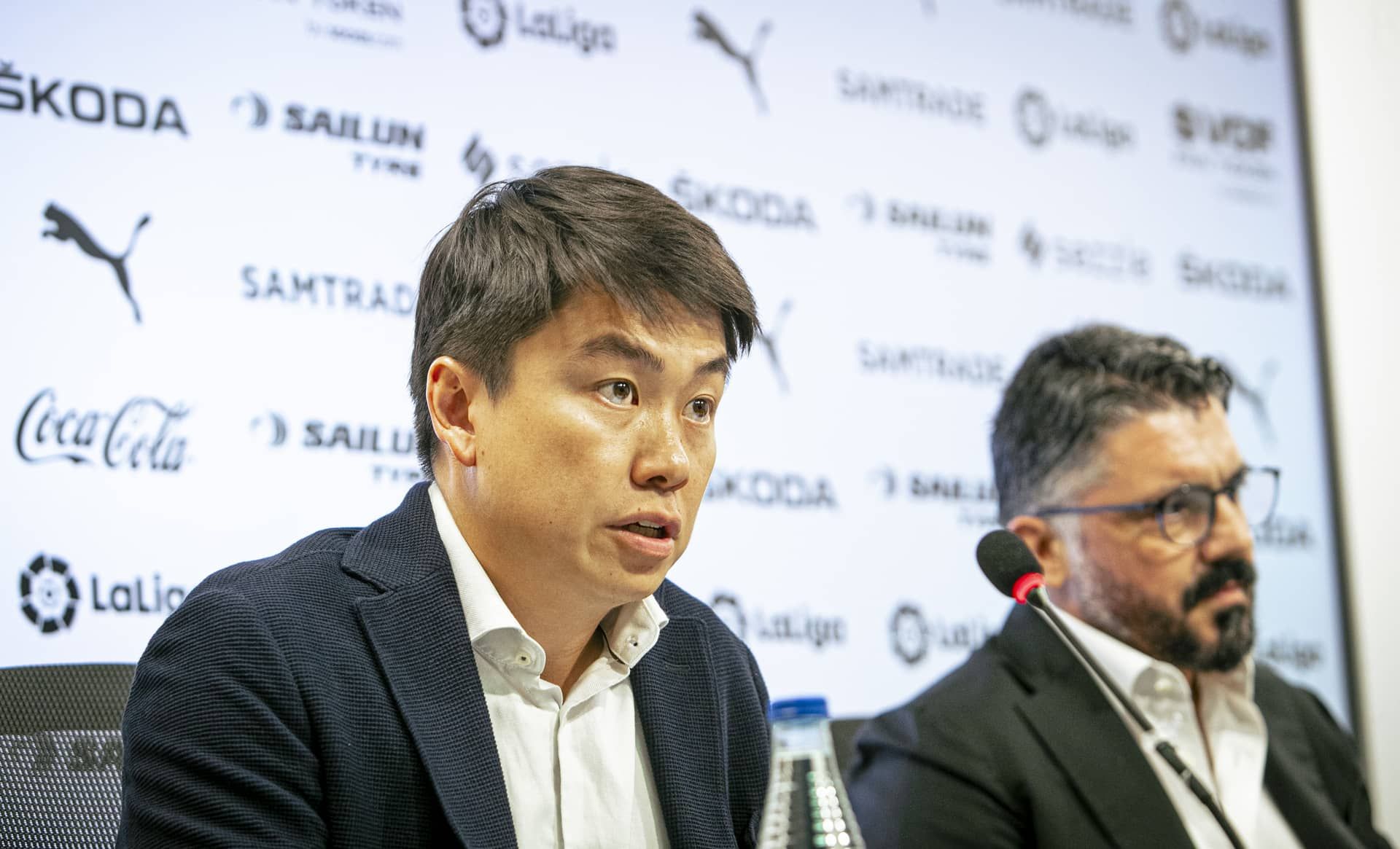  Sean Bai, en la presentación de Gennaro Gattuso.