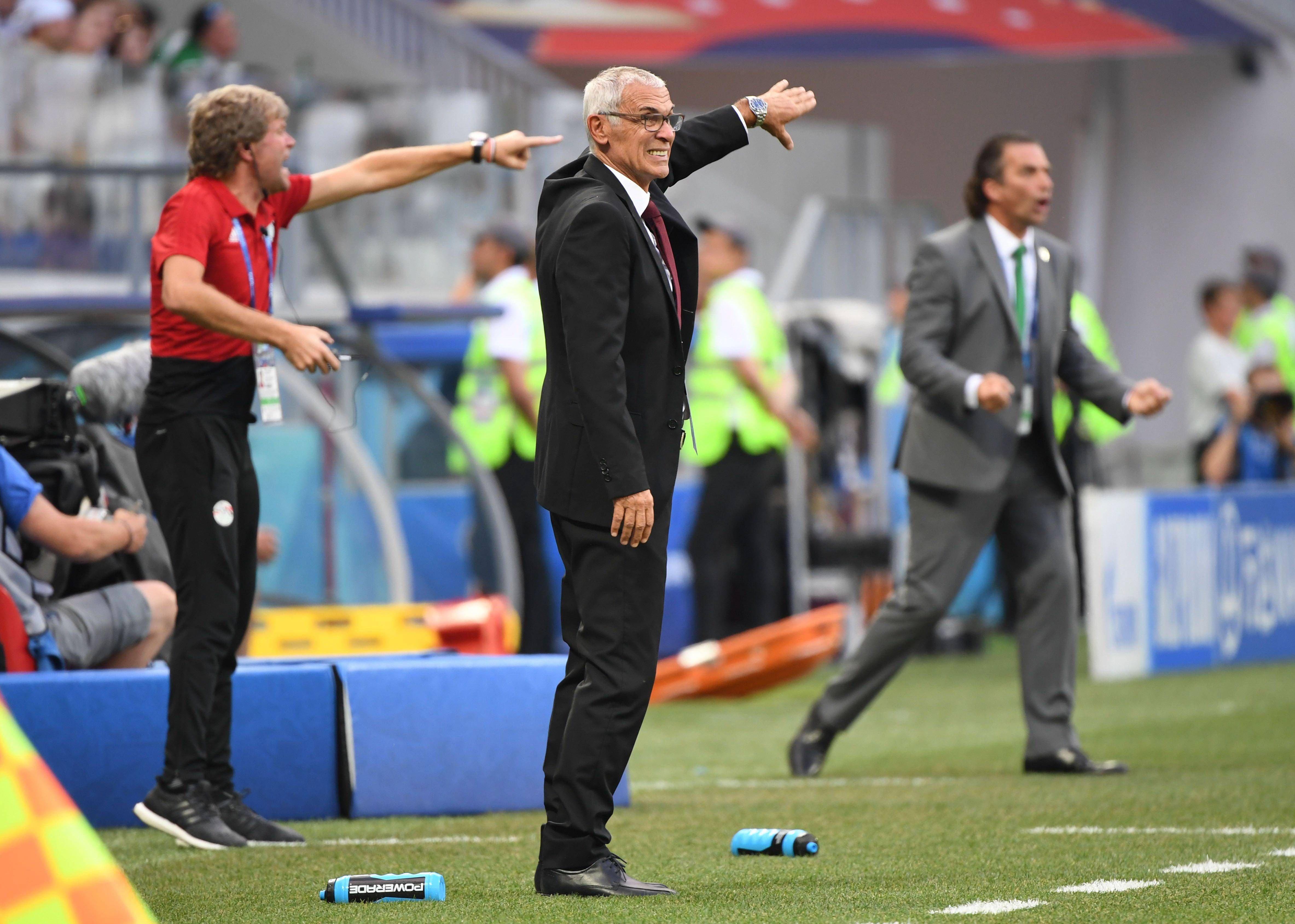 Héctor Cúper da indicaciones durante un partido de Siria. Foto: Cordon Press