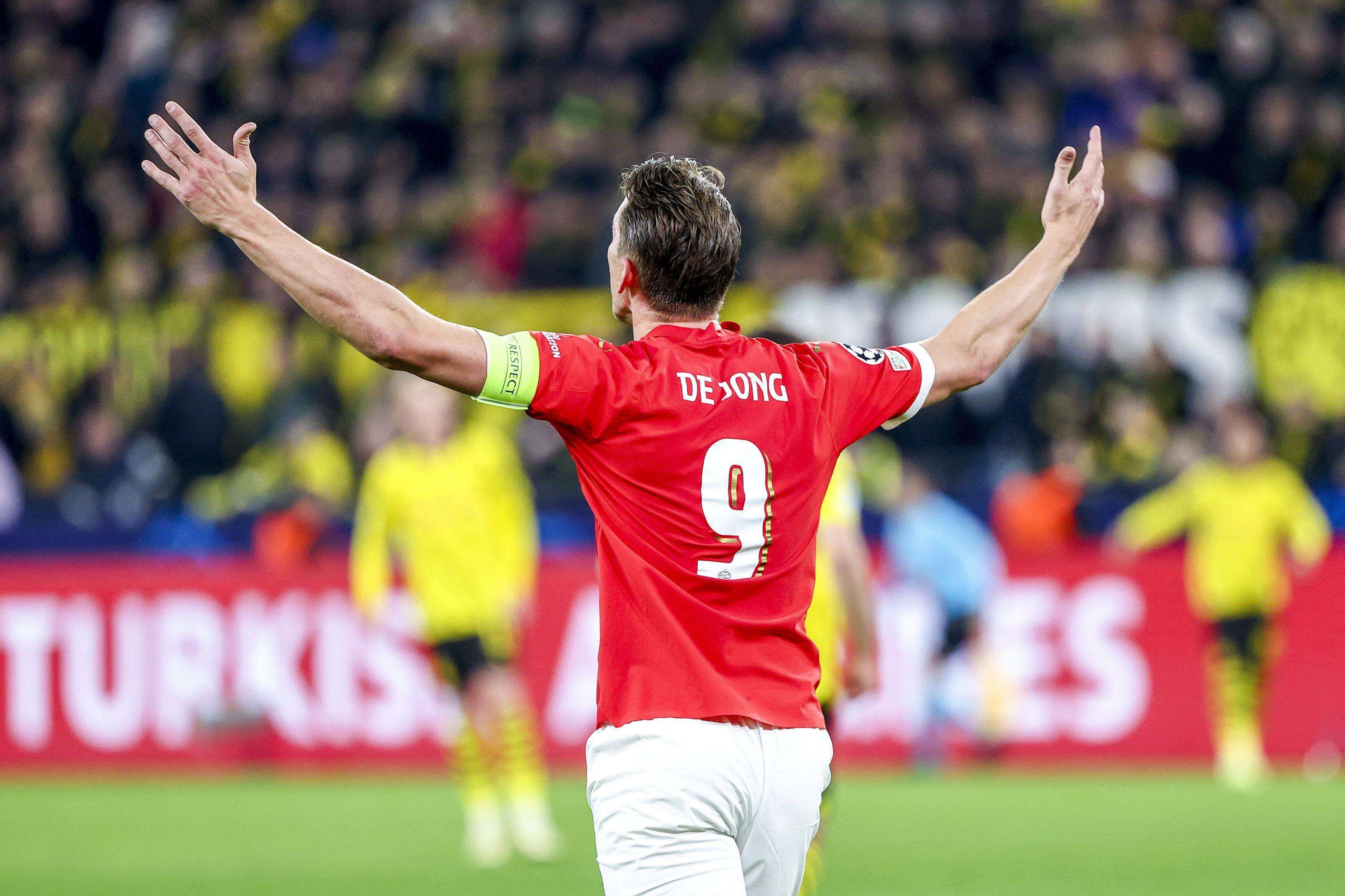  Luuk De Jong frente al Borussia Dortmund (Cordon Press)