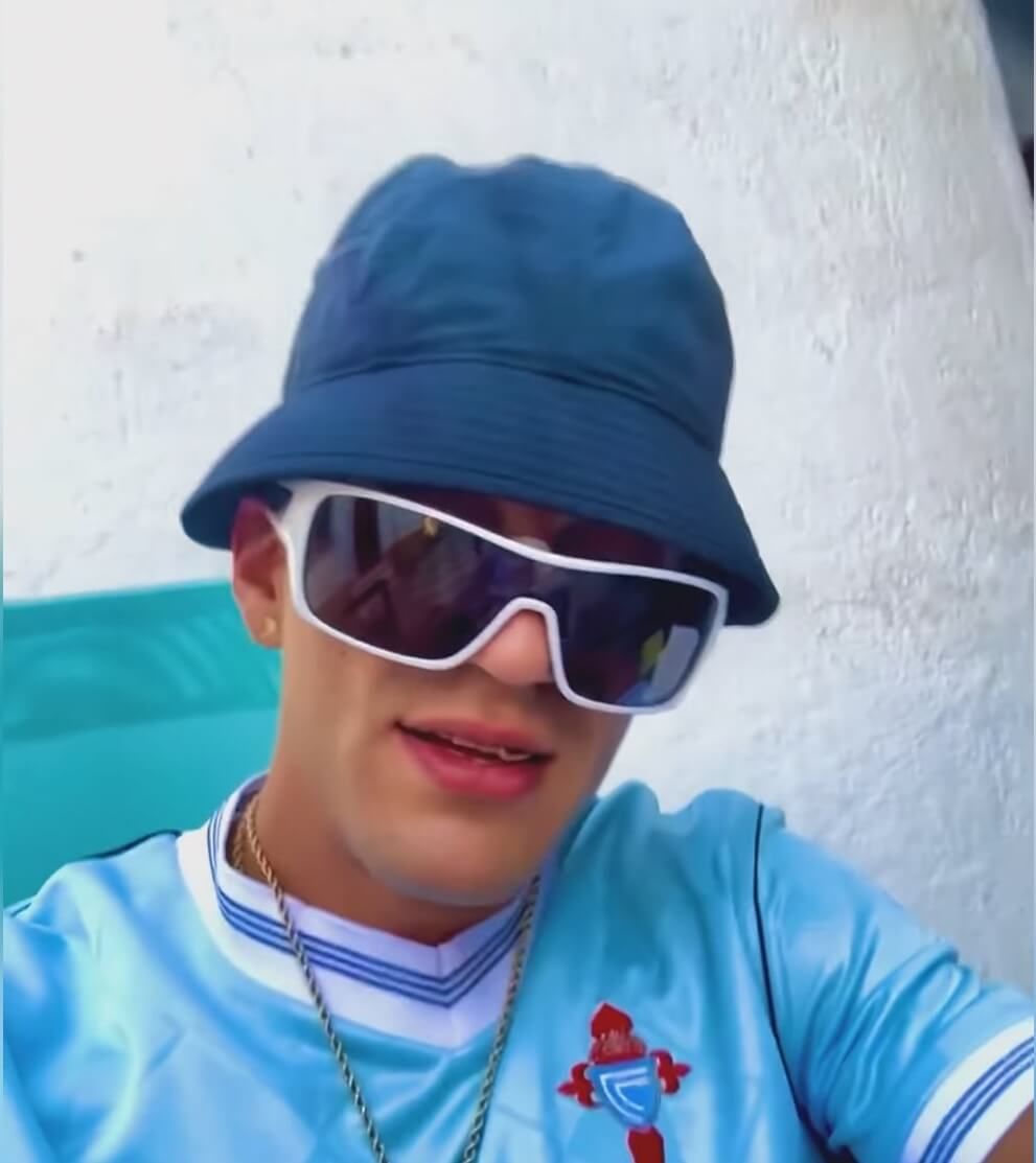  Soto Asa posa en su Instagram con la camiseta del Celta.