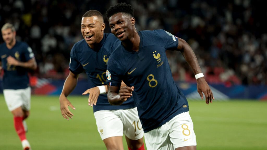  Tchouaméni y Mbappé en un partido con Francia (Europa Press)