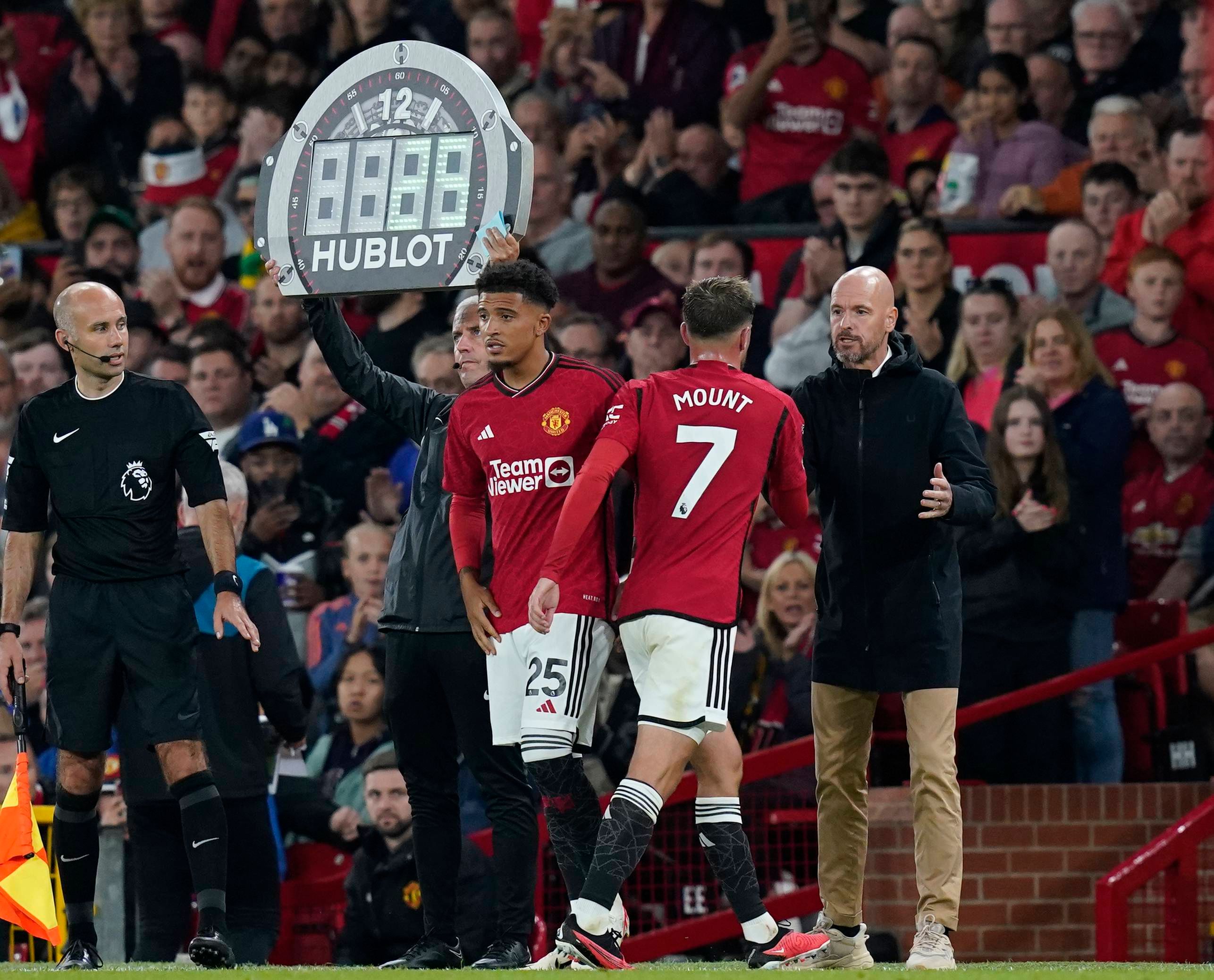 Ten Hag saca a Jadon Sancho del banquillo en Old Trafford.