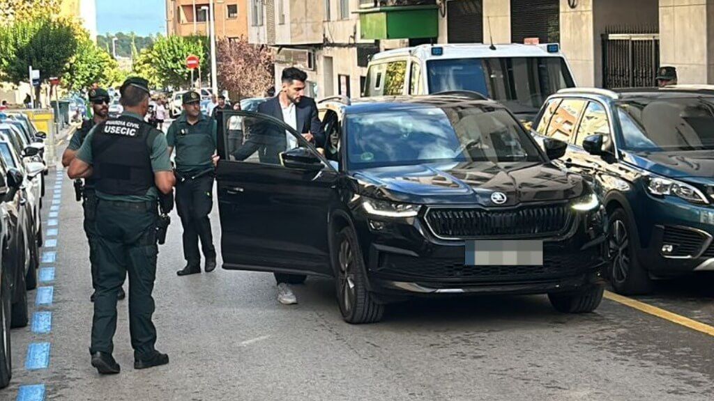  Rafa Mir abandonando los juzgados en coche (Fuente: ElDesmarque)