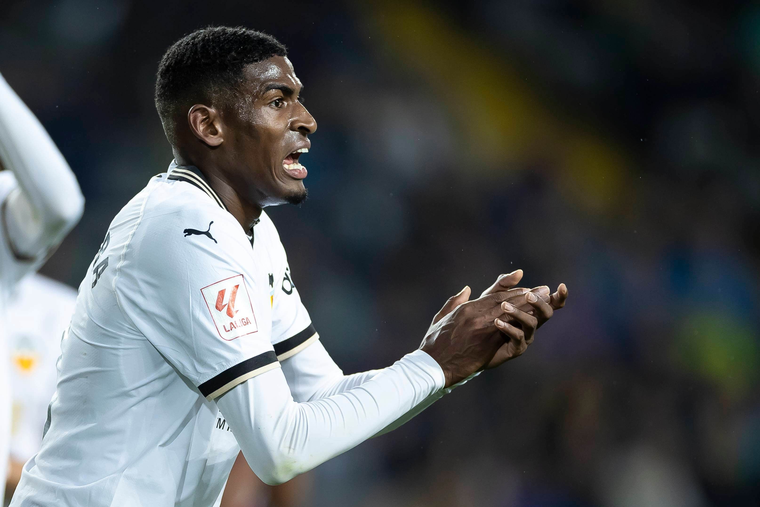  Cristhian Mosquera, ante el FC Barcelona.