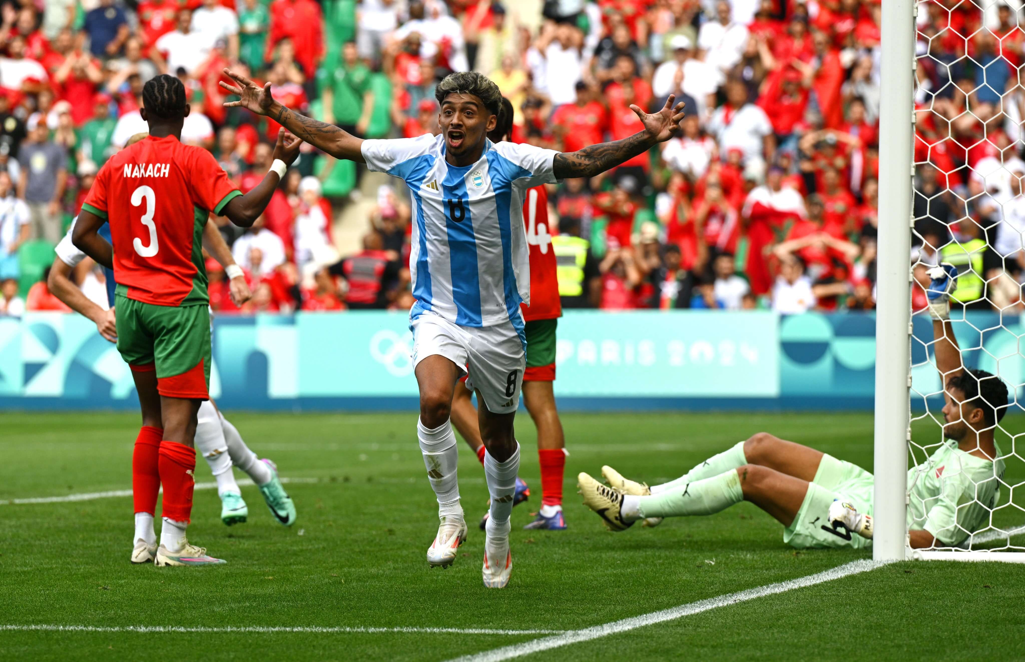 Cristian Medina celebra su gol en el Argentina-Marruecos.