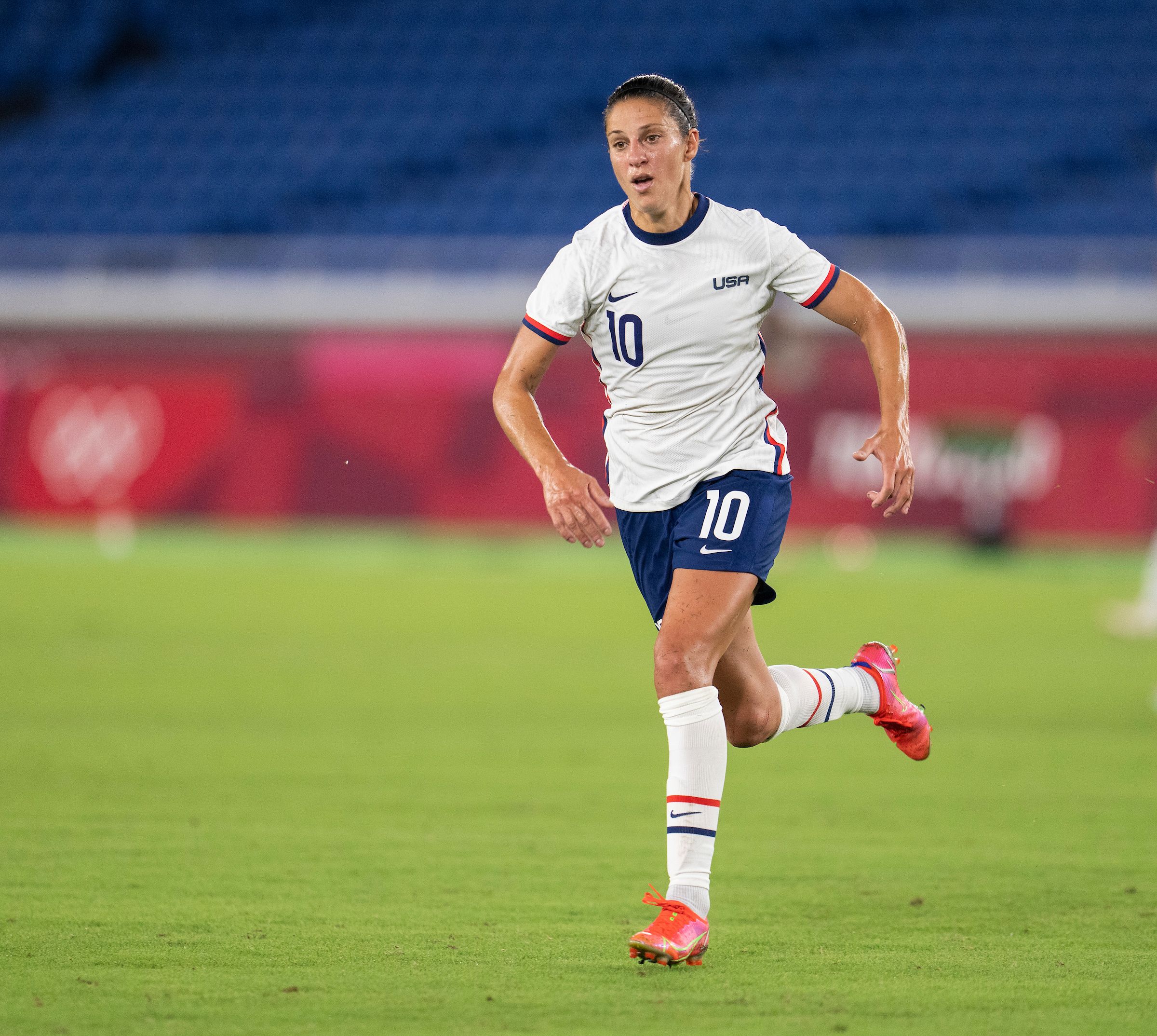  Carli Lloyd durante la semifinal de fútbol femenino de Tokio 2020.