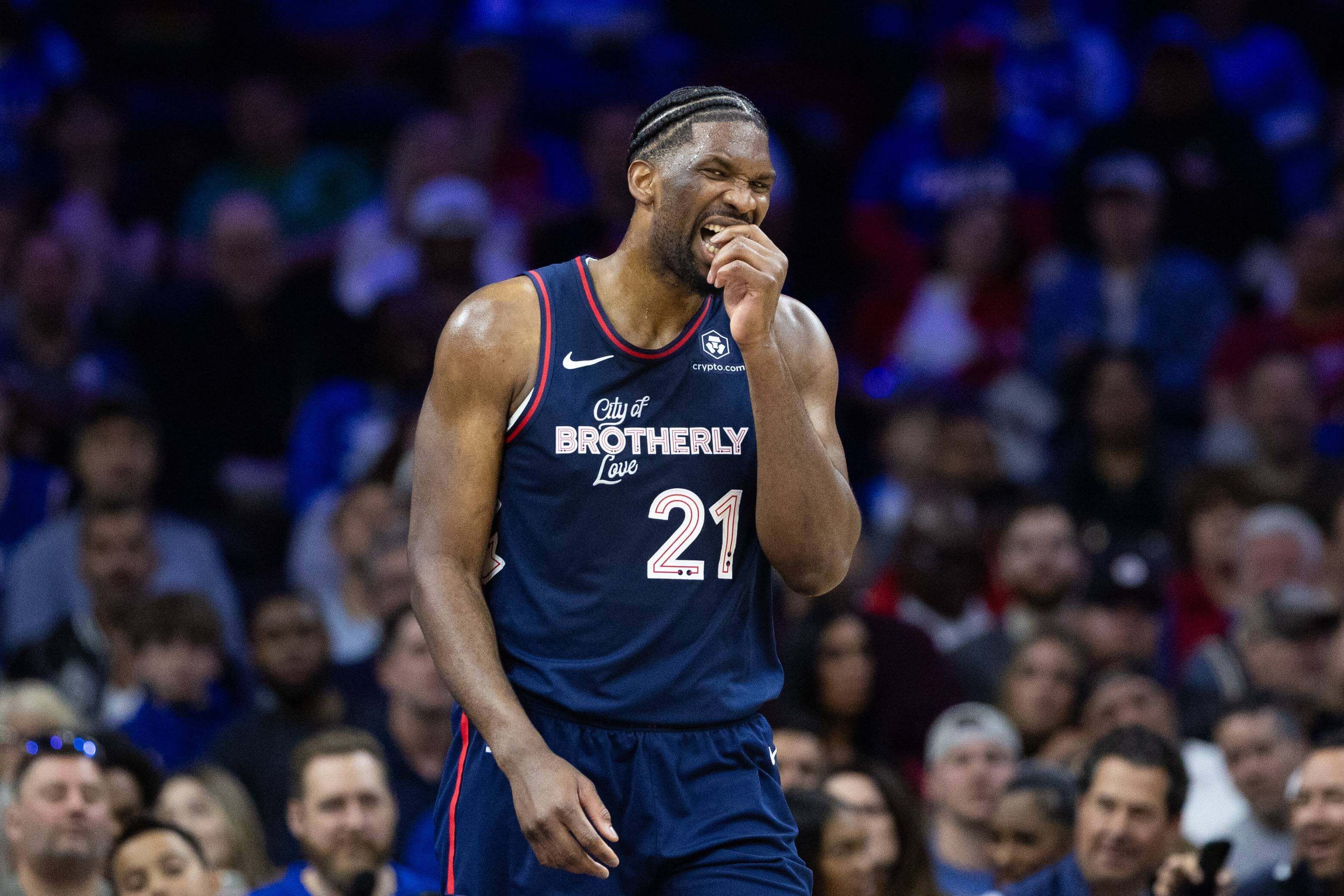 Embiid durante un partido de la NBA (Cordon Press)
