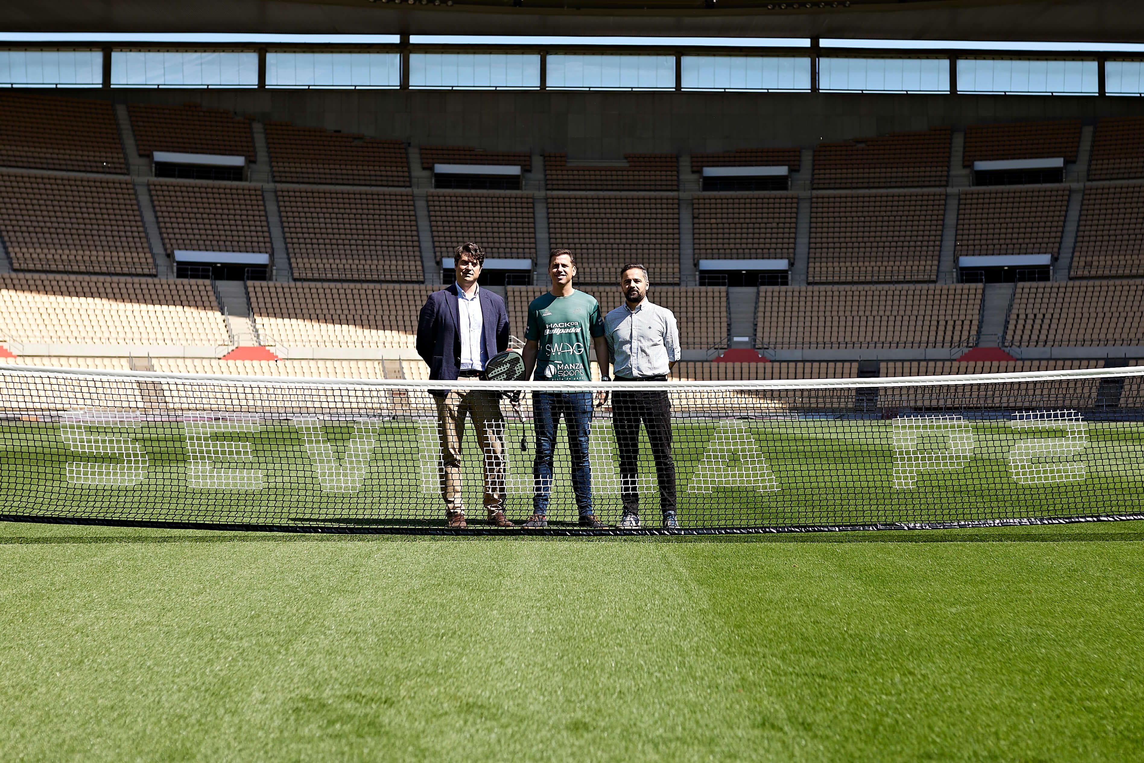 Paquito Navarro, junto a Aitor Jiménez y Daniel Oviedo en el estadio de La Cartuja.