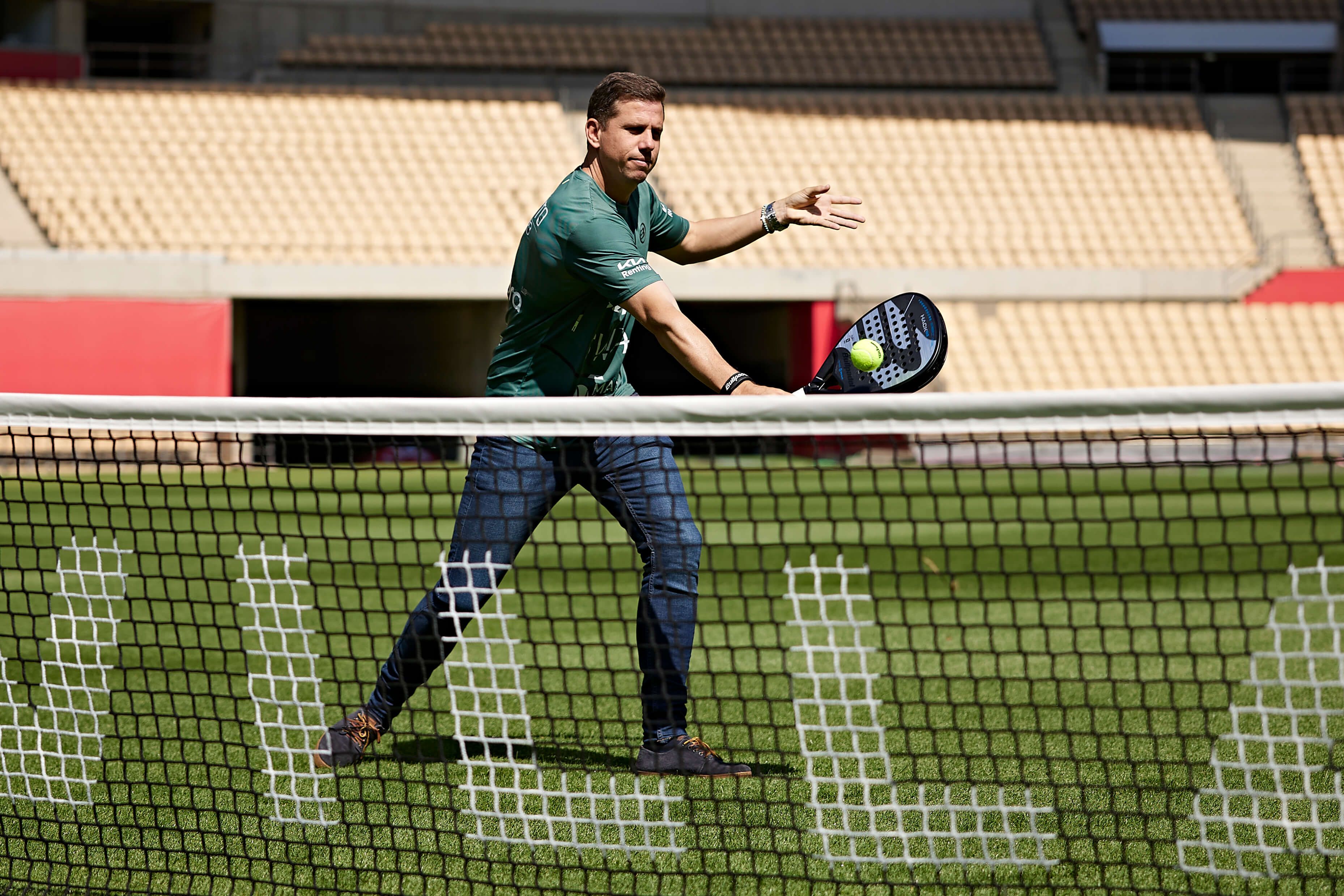 Paquito Navarro estrena la pista de juego en el estadio de La Cartuja.
