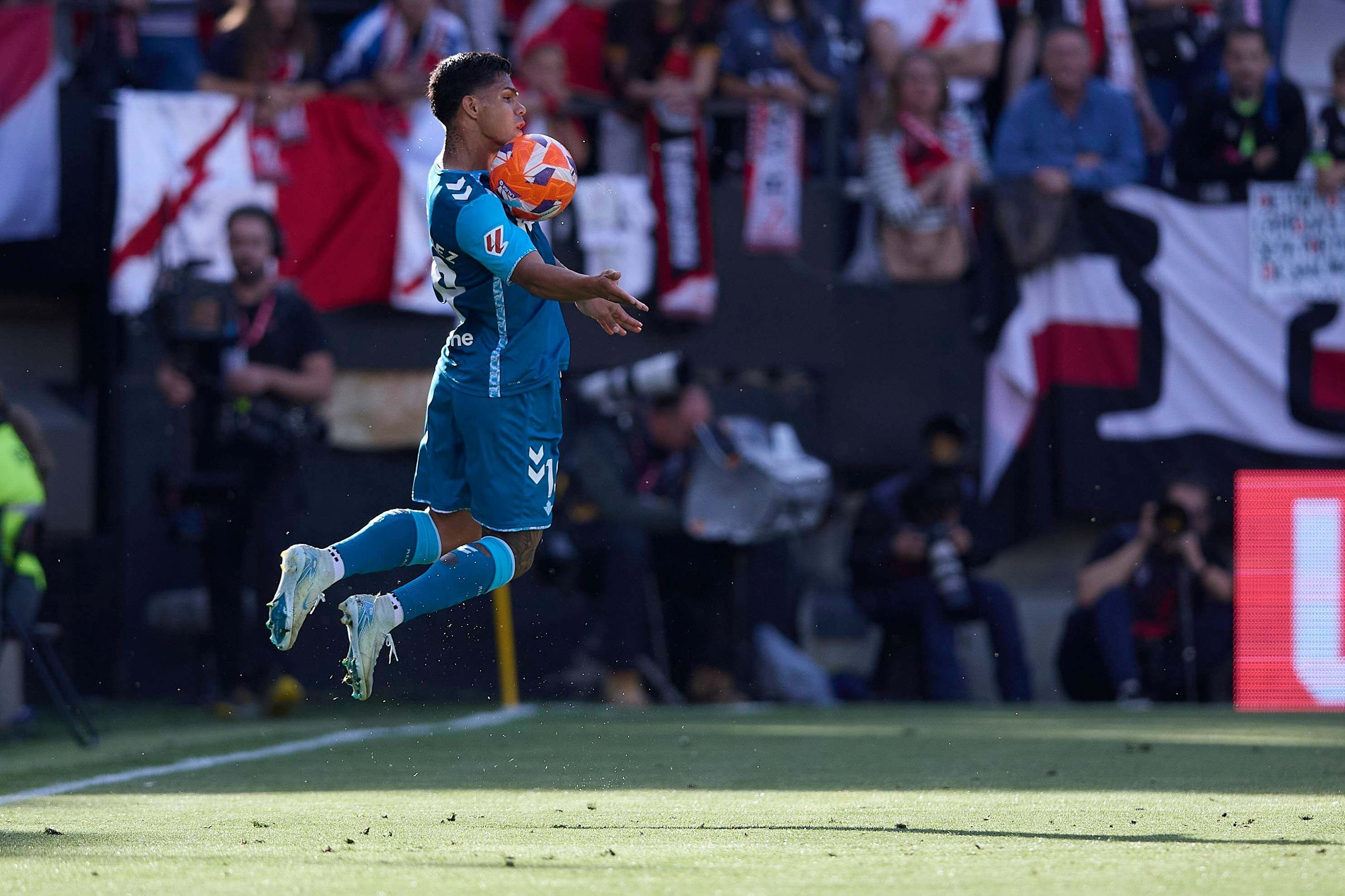 Cucho Hernández, en el Rayo-Betis.
