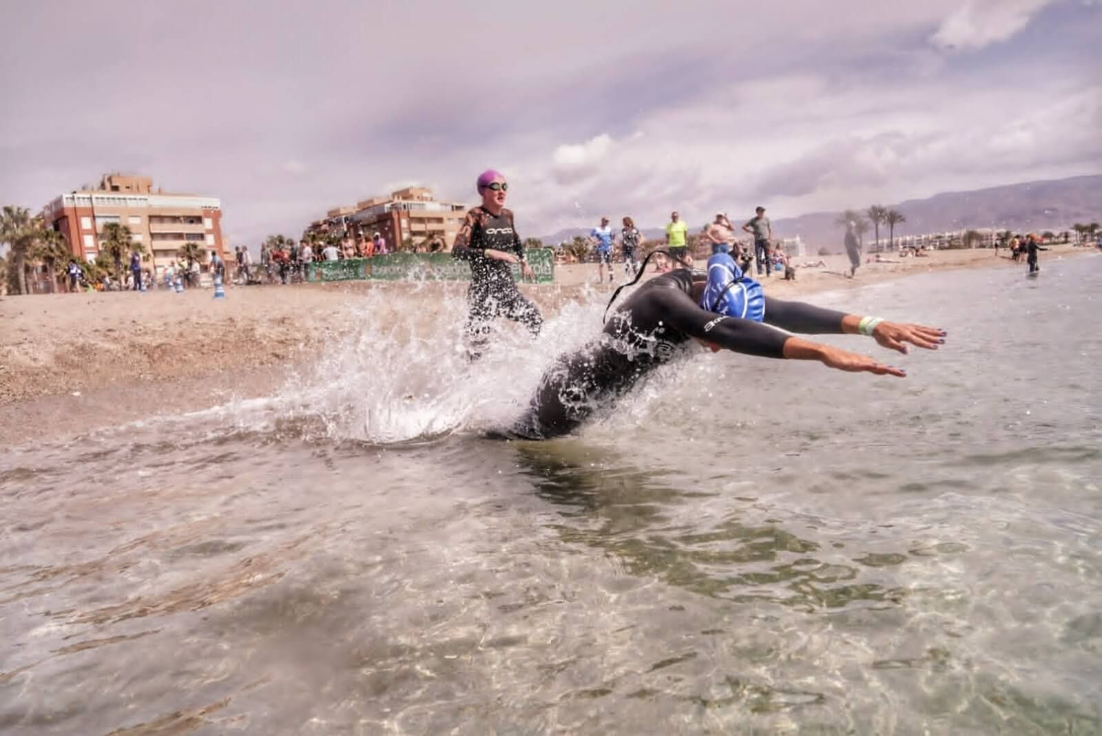 Los triatletas, durante la disputa del Campeonato de España.