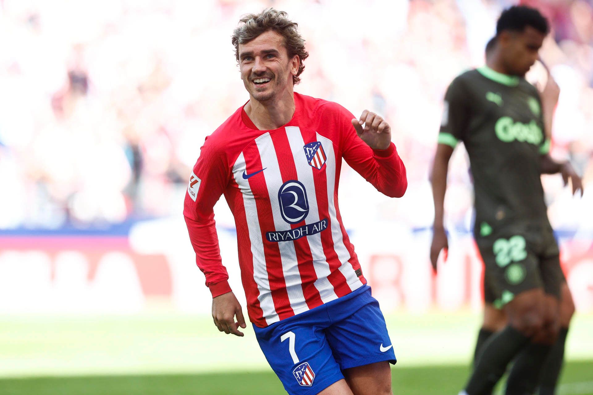  Antoine Griezmann celebra uno de sus goles al Girona.