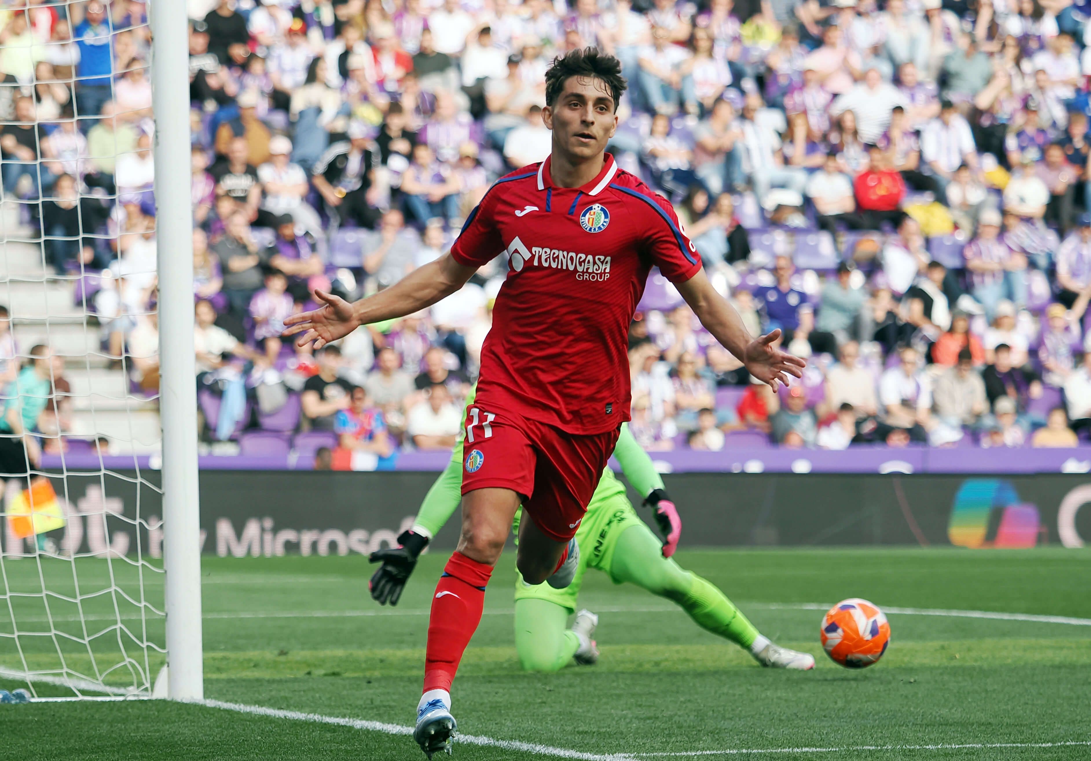  Ramón Terrats celebra un gol en el Real Valladolid - Getafe.