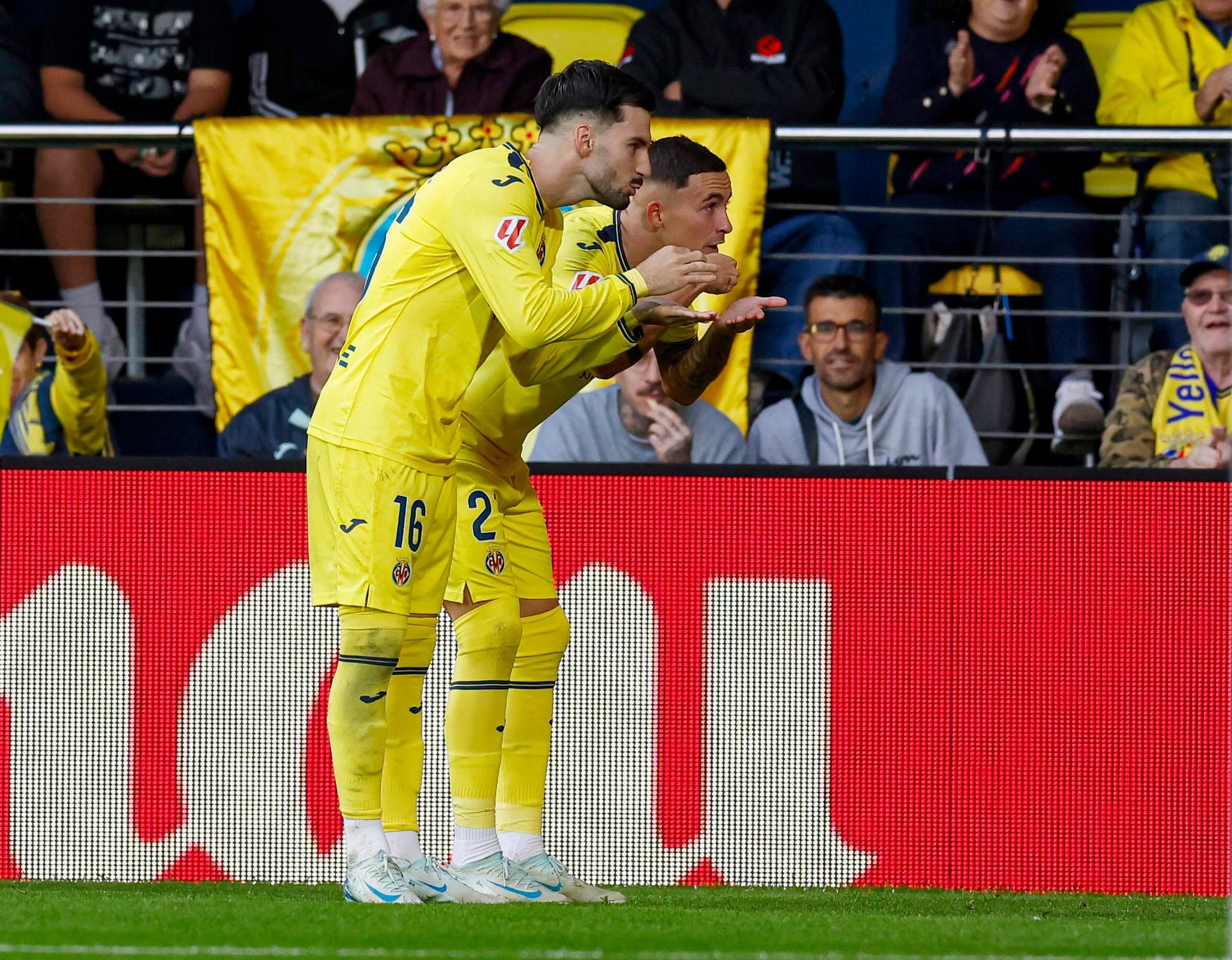  Alex Baena y Yeremy Pino celebran un gol en el Villarreal-Girona.