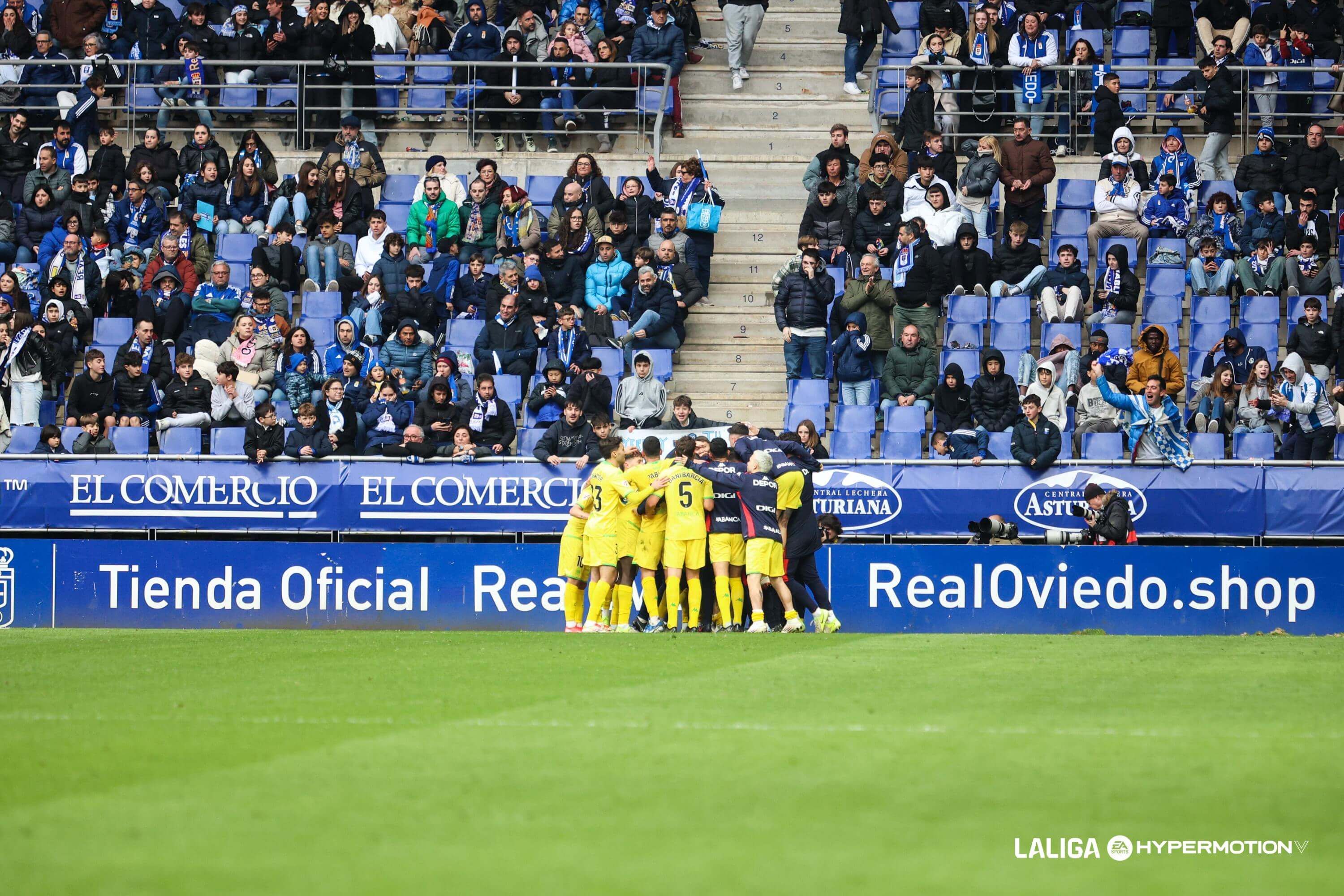 Celebración del gol de Ximo Navarro en Oviedo.