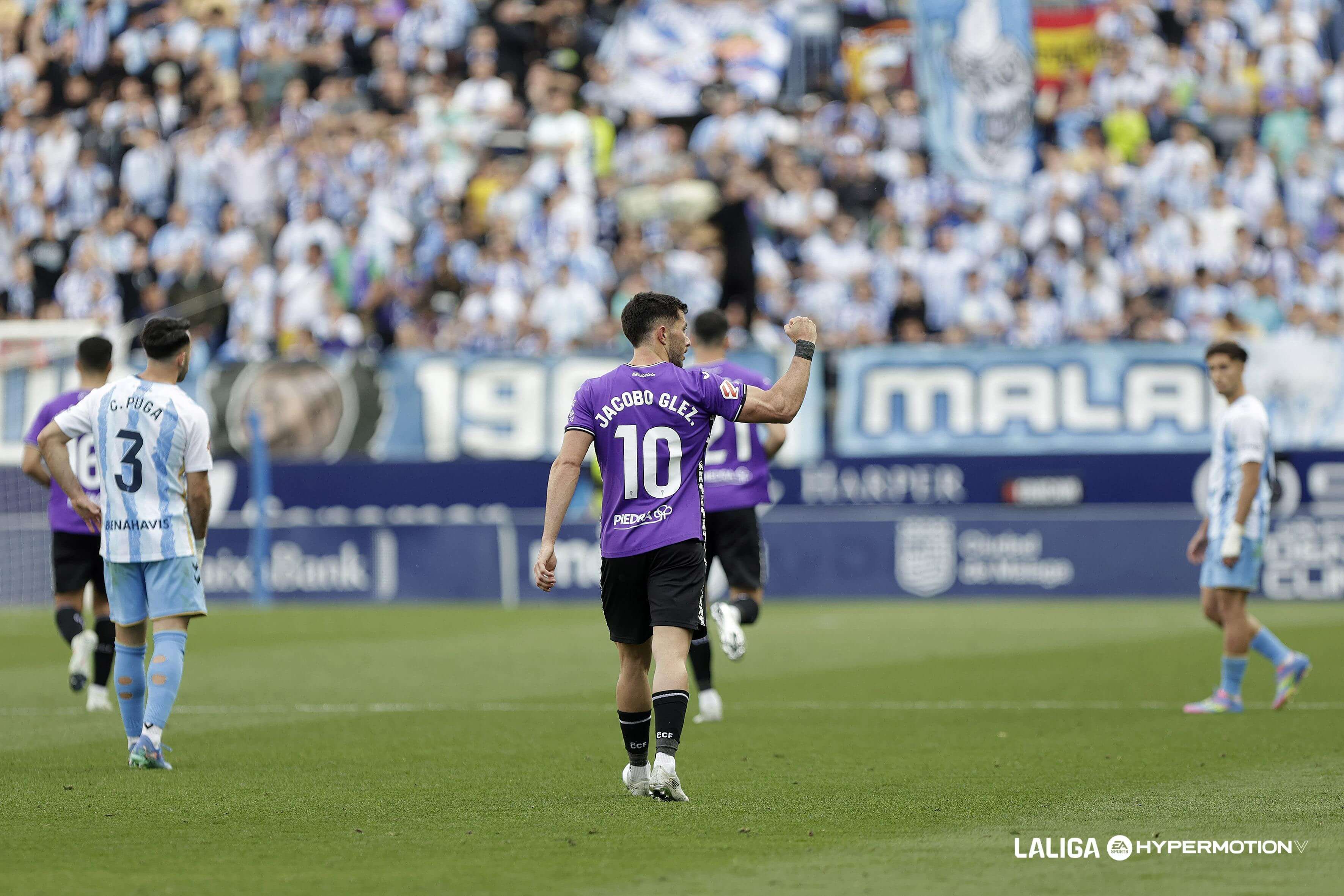 Jacobo González celebra su gol en el Málaga CF - Córdoba.