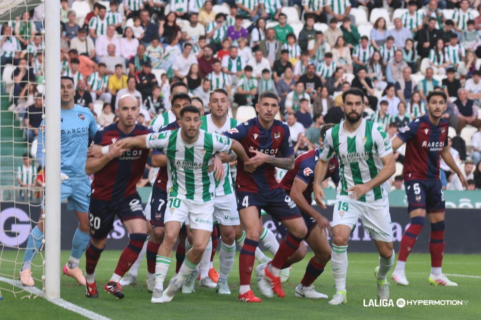  Lance del Córdoba - Levante, momentos antes del gol de Roger Brugué.