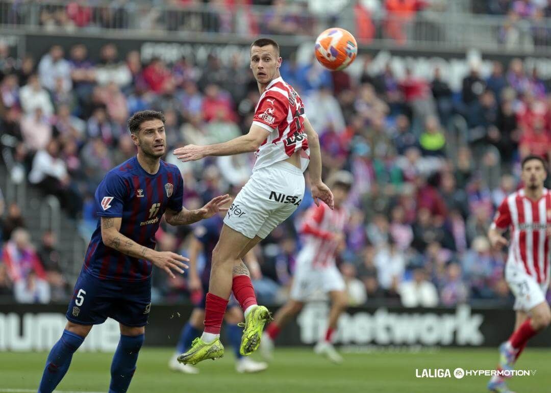  Jonathan Dubasin, en el Eldense-Sporting.