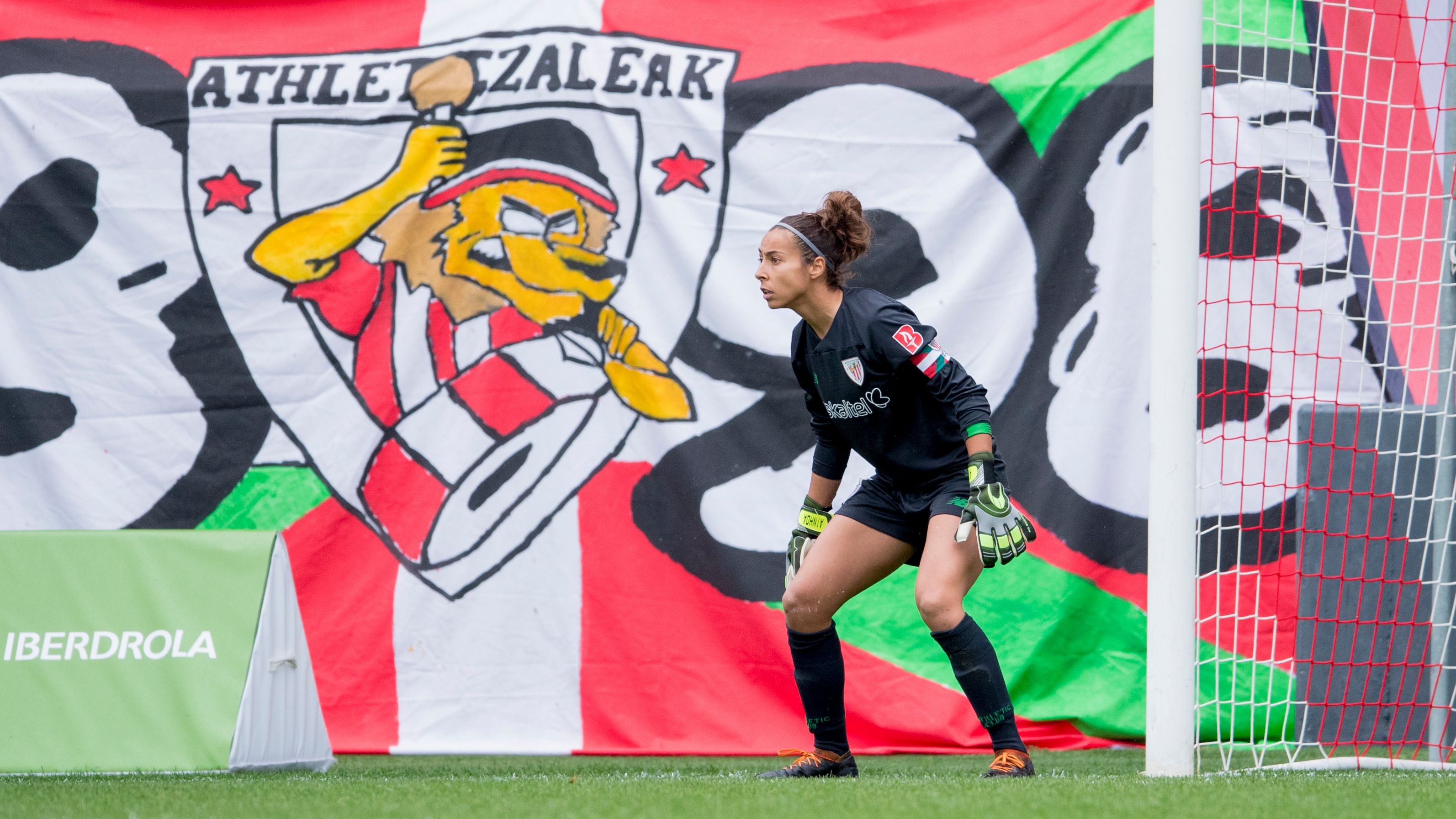  Ainhoa Tirapu, en un partido con el Athletic.