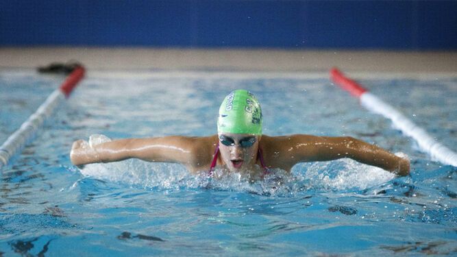  Alba Vázquez, durante una competición con el CN Colombino.
