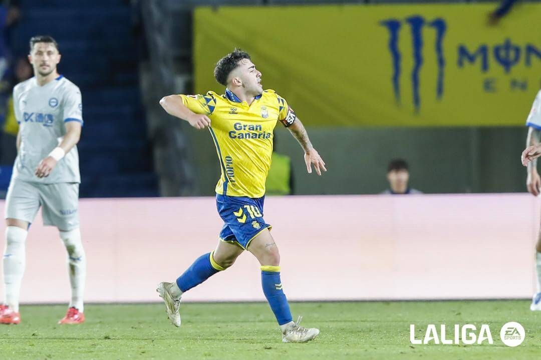 Alberto Moleiro celebra su gol en Las Palmas-Alavés.