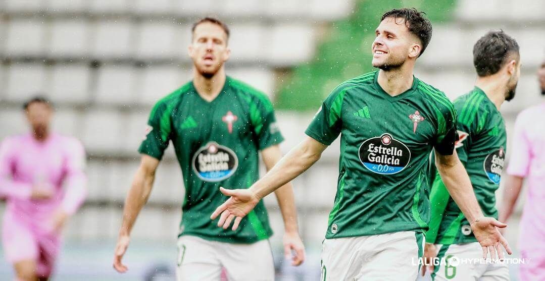  Álvaro Giménez celebra su gol en el Racing de Ferrol-Eldense.