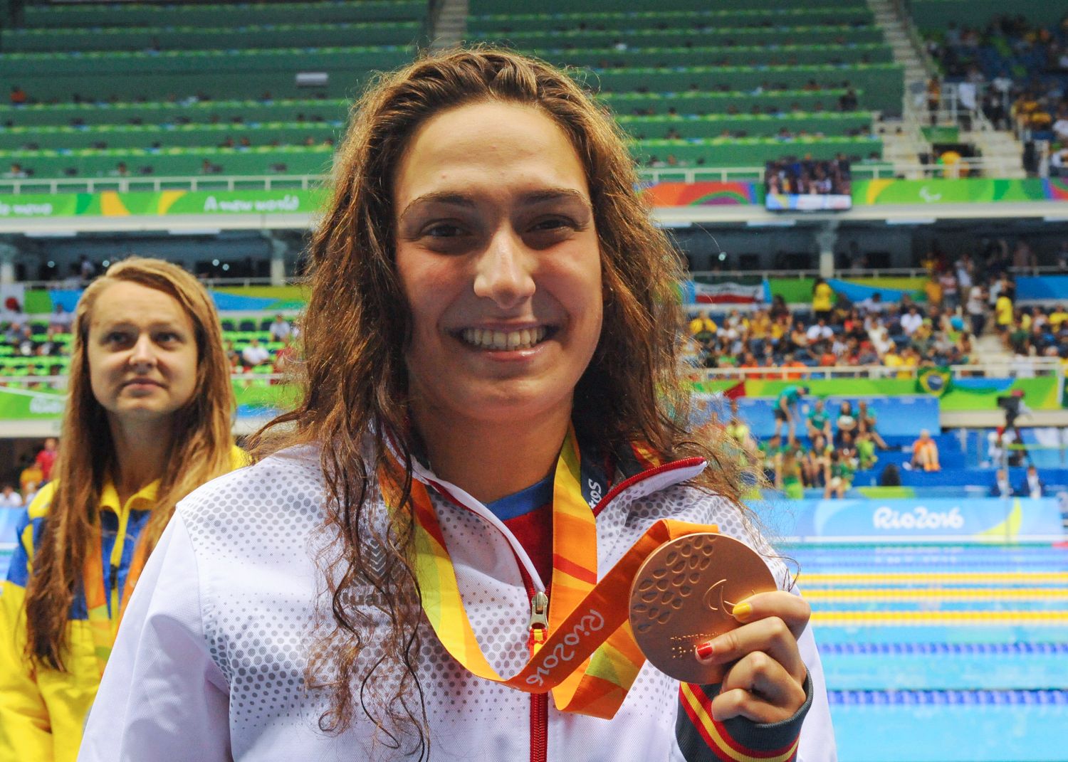  Ariadna Edo posa con su bronce en los 400 m libres de Río 2016.