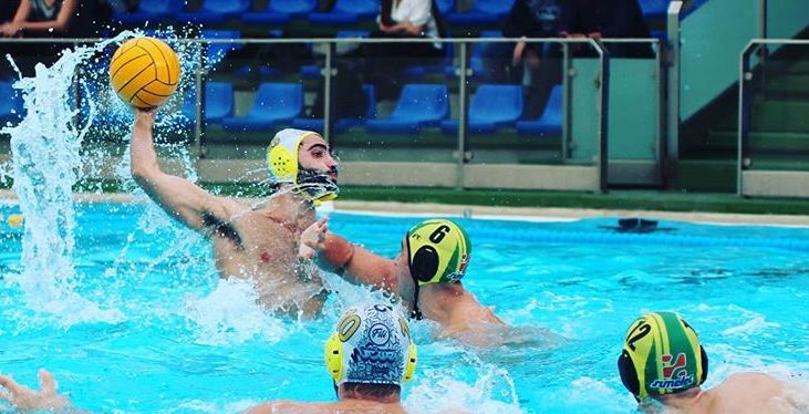 Ataque del Waterpolo Sevilla durante un partido de la Segunda División Nacional.