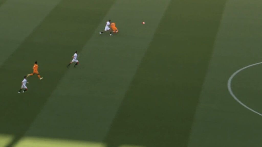  La jugada de la expulsión de Badé por empujar a Mbappé (Captura de Movistar)