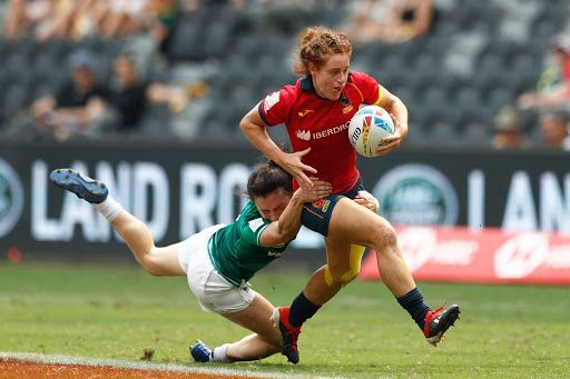  Bárbara Plá se zafa de una rival durante un encuentro de las Leonas.