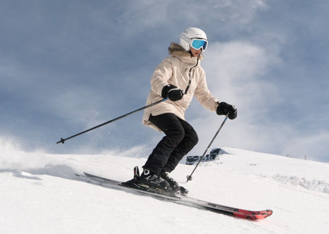 Una de las esquiadoras, durante la competición.