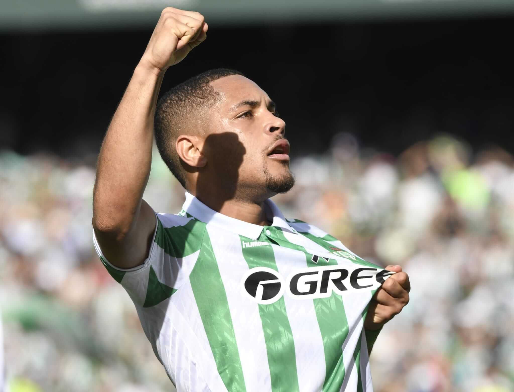  Vitor Roque celebra su gol en el Betis-Celta.