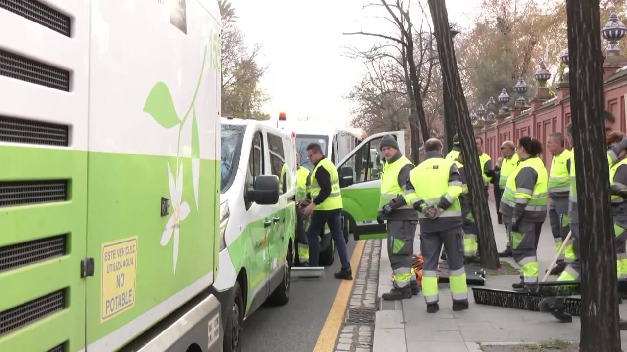  Lipasam, durante el dispositivo de limpieza de la Cabalgata de Reyes Magos.