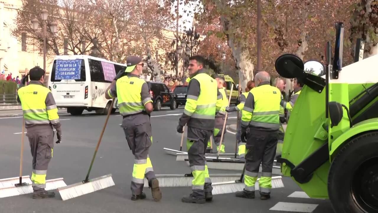  LIPASAM, durante el dispositivo de limpieza de la Cabalgata de Reyes Magos.