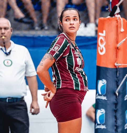 Priscila Heldes, embarazada y jugando al voleibol (Instagram)