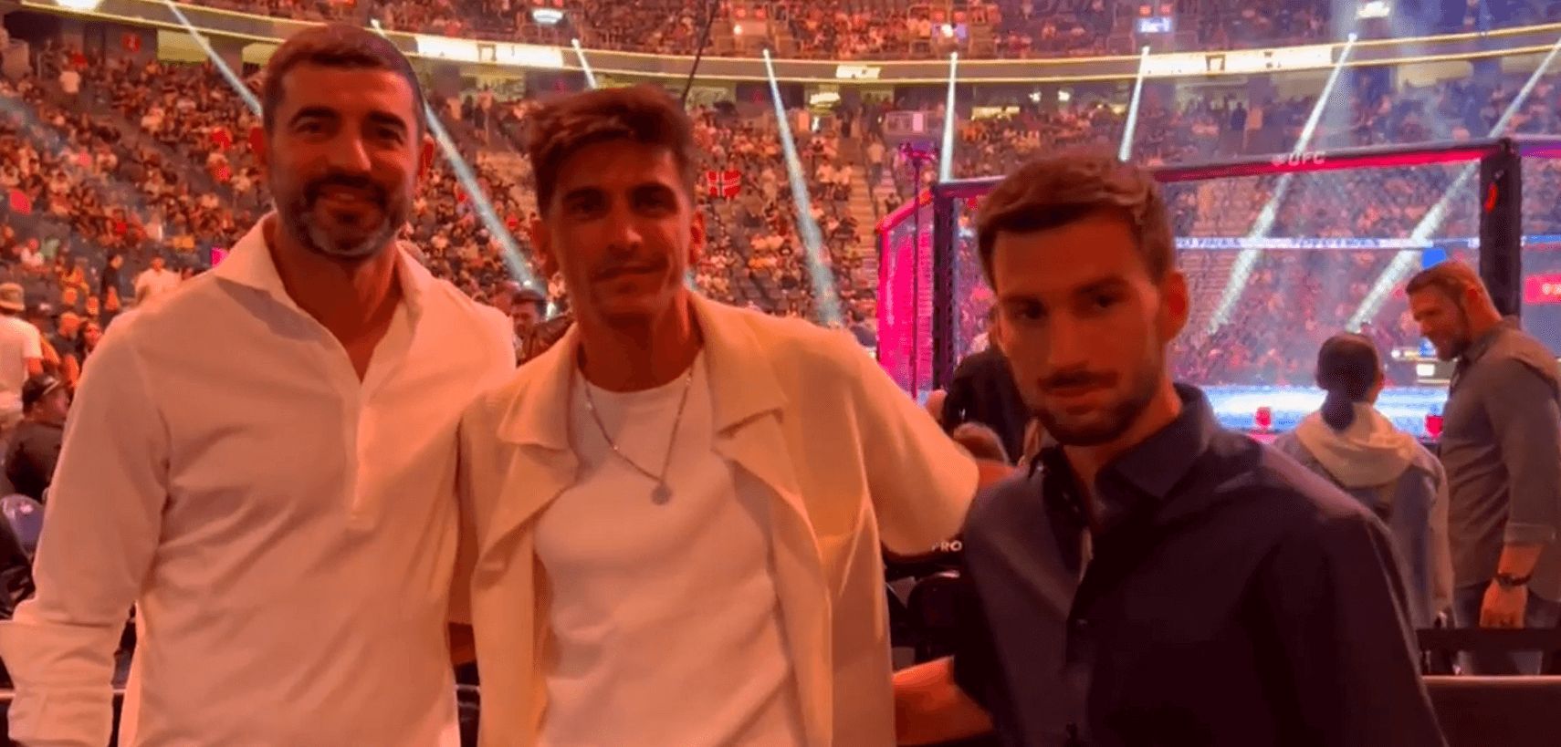  Albiol, Baena y Gerard Moreno, viendo a Topuria