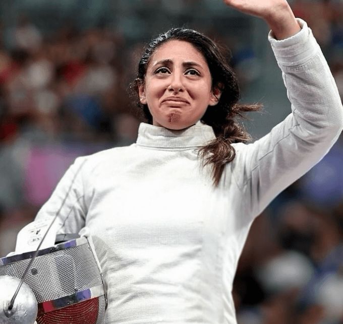  Nada Hafez saluda al público emocionada