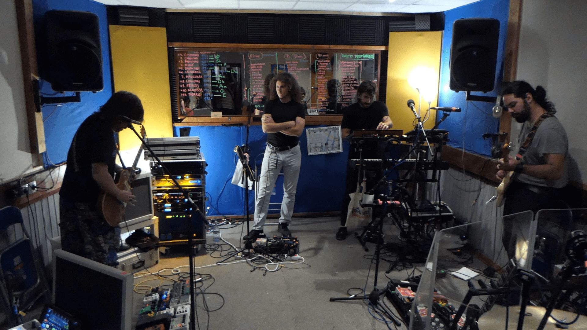  Derby Motoreta's Burrito Kachimba en su local de ensayo en Sevilla (FOTO: ElDesmarque).