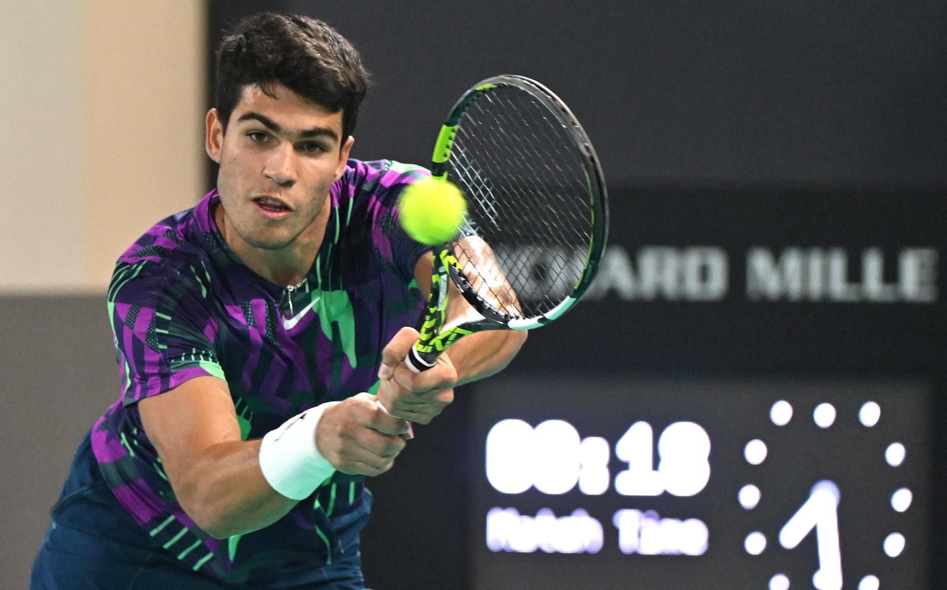  Carlos Alcaraz, en el torneo de exhibición de Abu Dabi (FOTO: EFE).