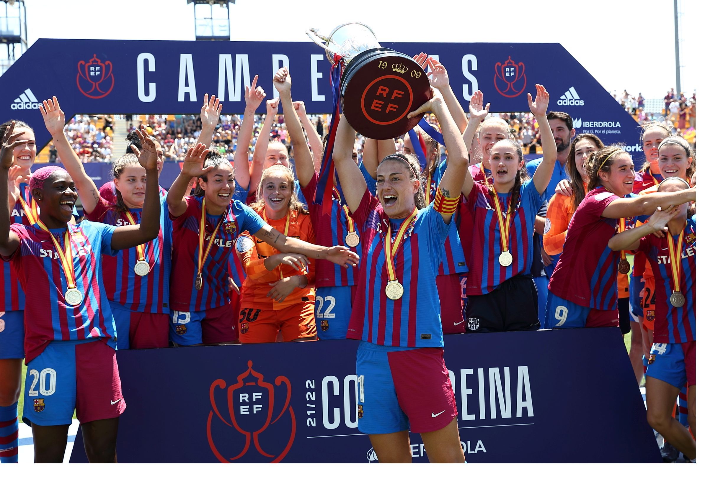  El Barcelona celebra la Copa de la Reina.